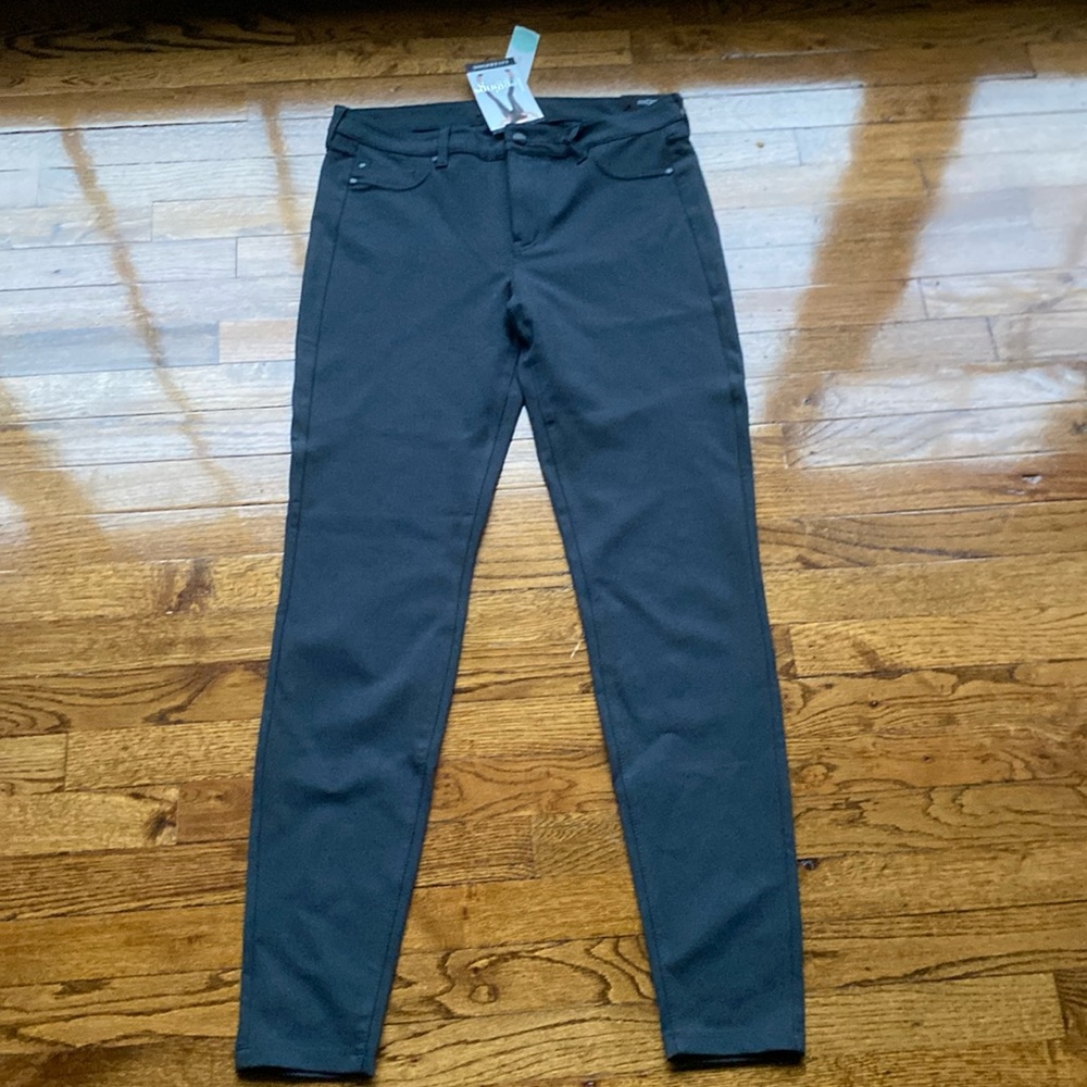 NWT Liverpool leggings